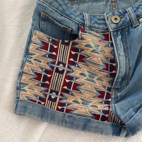 Bullhead Blue Jean Shorts with Patterned Accent - Picture 4 of 6